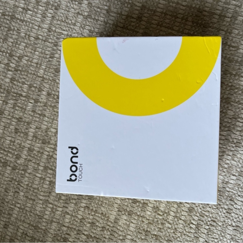White Wearable Device - Picture 2 of 7